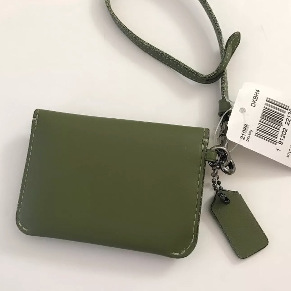 ⛔️SOLD⛔️Authentic Coach Glitter leather /Wristlet - Picture 3 of 8